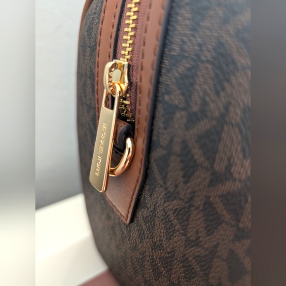 Michael Kors Travel Medium Duffle satchel bag, with crossbody mk logo NWT - Picture 4 of 10